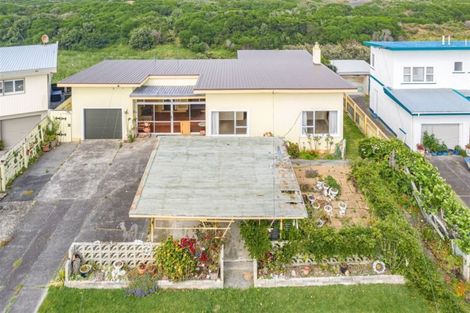 Photo of property in 93 Karaka Street, Castlecliff, Whanganui, 4501