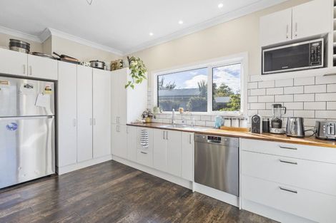 Photo of property in 1 Williams Terrace, Fitzherbert, Palmerston North, 4410