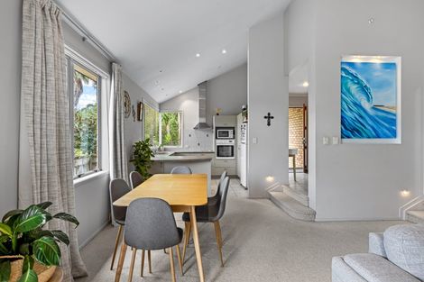 Photo of property in 12 Jelas Road, Red Beach, 0932