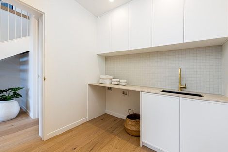 Photo of property in 18a Eastcliffe Road, Castor Bay, Auckland, 0620