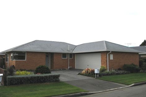 Photo of property in 2/15 Honeysuckle Place, Northcote, Christchurch, 8052