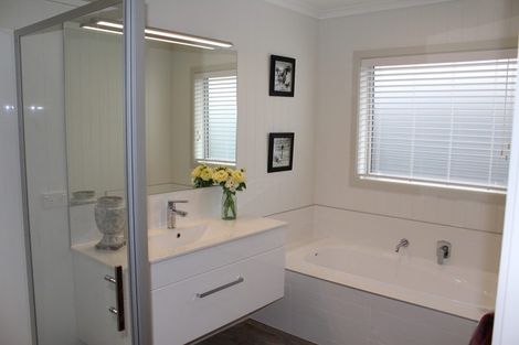 Photo of property in 504 Richmond Street, Lepperton, New Plymouth, 4373