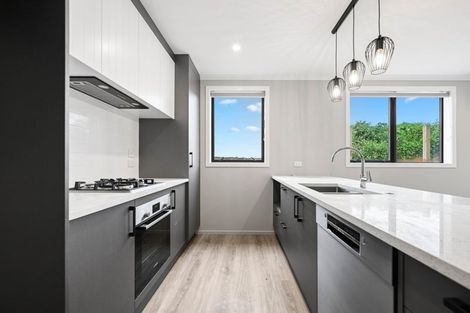 Photo of property in 27 Waruhia Crescent, Rototuna North, 3281