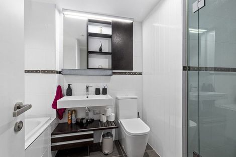 Photo of property in Dune, 2c/138 Oriental Parade, Oriental Bay, Wellington, 6011