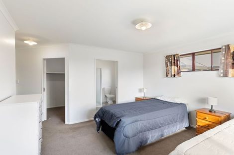 Photo of property in 16 Orlando Way, Kelvin Grove, Palmerston North, 4414