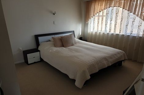 Photo of property in 2/182 Chivalry Road, Glenfield, Auckland, 0629