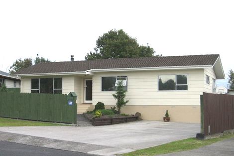 Photo of property in 4 St Margaret Place, West Harbour, Auckland, 0618