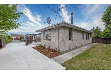 Photo of property in 2/8a Salford Avenue, Redwood, Christchurch, 8051