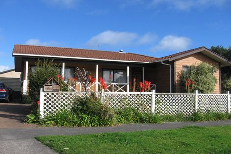 Photo of property in 9 Bevan Place, Cloverlea, Palmerston North, 4412