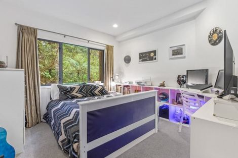 Photo of property in 220 Woodlands Park Road, Titirangi, Auckland, 0604