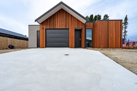 Photo of property in 40 Mount Creighton Crescent, Wanaka, 9305