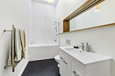 Photo of property in 87 Te Wharepouri Street, Berhampore, Wellington, 6023