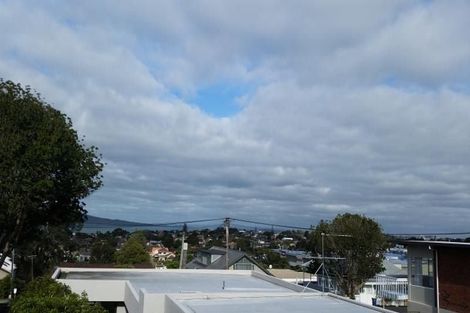 Photo of property in 2/4 Prospect Terrace, Milford, Auckland, 0620