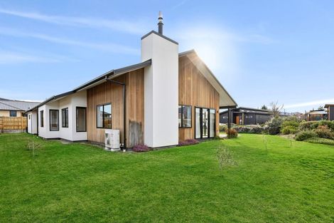 Photo of property in 8 Hebbard Court, Albert Town, Wanaka, 9305