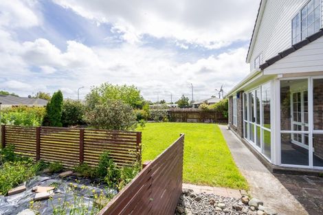 Photo of property in 2 Rosebank Avenue, Kelvin Grove, Palmerston North, 4414