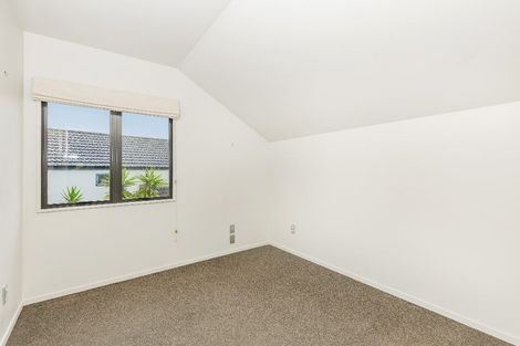 Photo of property in 2/48 Schnapper Rock Road, Schnapper Rock, Auckland, 0632