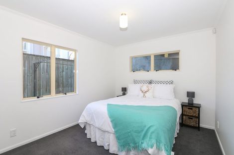 Photo of property in 2/33 Hawker Street, Mount Victoria, Wellington, 6011