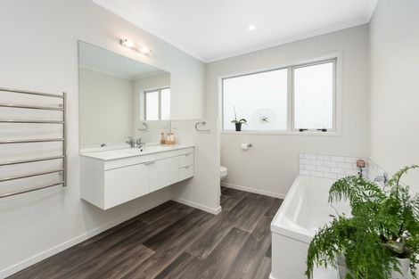 Photo of property in 183 Lakes Boulevard, Pyes Pa, Tauranga, 3112