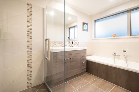 Photo of property in 18 Josh Road, Huapai, Kumeu, 0810