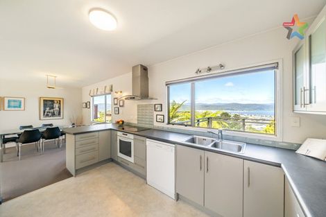 Photo of property in 2 Stanhope Grove, Korokoro, Lower Hutt, 5012