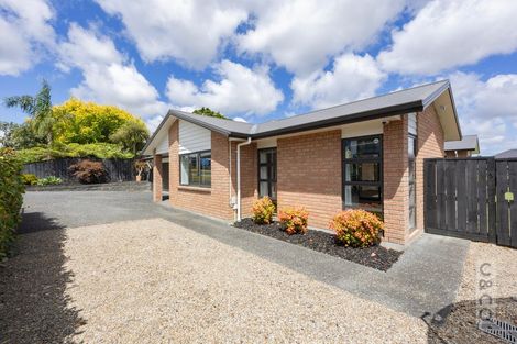 Photo of property in 42 Gilbransen Road, Kumeu, 0810