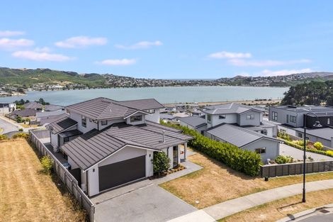 Photo of property in 34 Waitaria Terrace, Aotea, Porirua, 5024