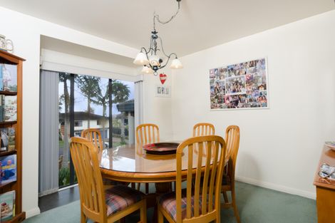 Photo of property in 30 San Bernadino Drive, Henderson, Auckland, 0612