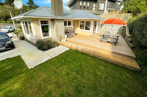 Photo of property in 4 Black Rock Road, Newlands, Wellington, 6037