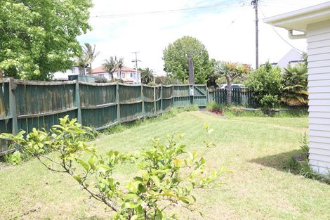 Photo of property in 1/44 College Road, Northcote, Auckland, 0627