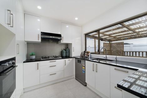 Photo of property in 40 Tudor Road, Henderson, Auckland, 0610