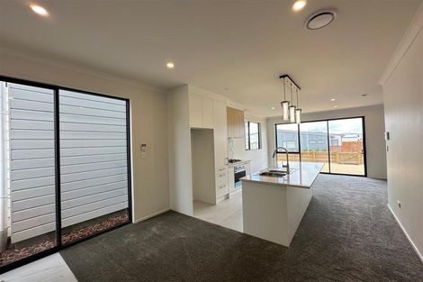 Photo of property in 14 Parahau Road, Papakura, 2110