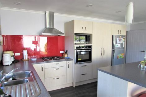 Photo of property in 3a Oxford Crescent, Ebdentown, Upper Hutt, 5018