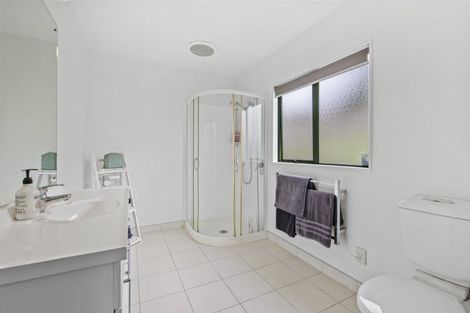 Photo of property in 184b Whangaparaoa Road, Red Beach, 0932