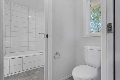 Photo of property in 40 Hereford Street, Te Atatu Peninsula, Auckland, 0610