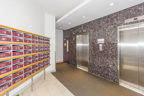 Photo of property in Terrace Heights Apartments, 2e/163 The Terrace, Wellington Central, Wellington, 6011