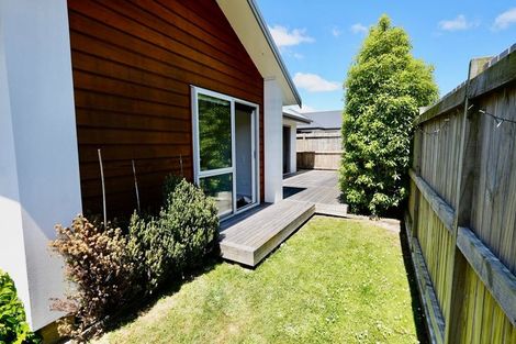 Photo of property in 2 Serenity Crescent, Kelvin Grove, Palmerston North, 4414