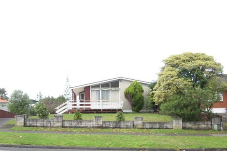 Photo of property in 98 Gossamer Drive, Pakuranga Heights, Auckland, 2010