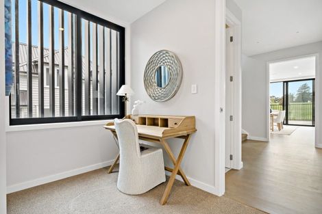 Photo of property in 14 Third Fairway Place, Albany, Auckland, 0632