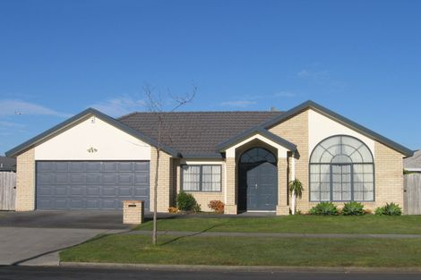 Photo of property in 108 Moyrus Crescent, East Tamaki Heights, Auckland, 2016