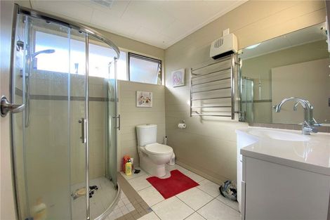 Photo of property in 2/127 Swanson Road, Henderson, Auckland, 0610