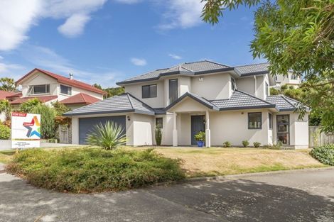Photo of property in 13 Lanyon Place, Whitby, Porirua, 5024