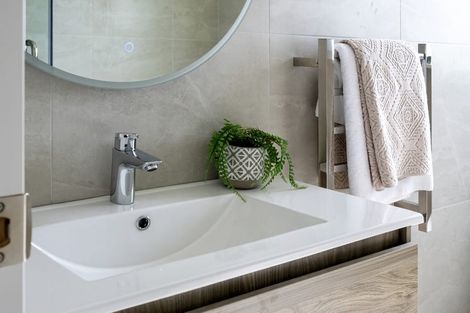 Photo of property in 18a Edgware Road, West Harbour, Auckland, 0618