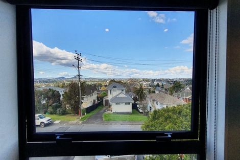 Photo of property in 2/6 Hepburn Road, Glendene, Auckland, 0602