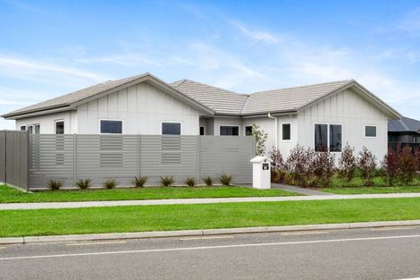 Photo of property in 102 Eriksen Road, Te Awa, Napier, 4110