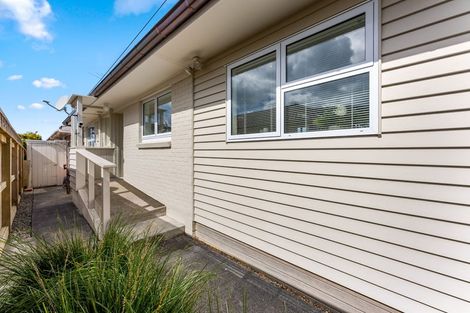Photo of property in 1/30 Montgomery Avenue, Rothesay Bay, Auckland, 0630