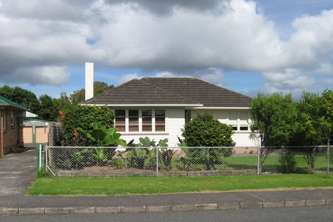 Photo of property in 14 Hereford Street, Te Atatu Peninsula, Auckland, 0610
