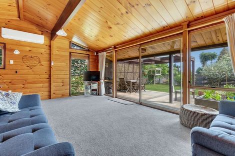 Photo of property in 1 Tupara Crescent, Kawaha Point, Rotorua, 3010