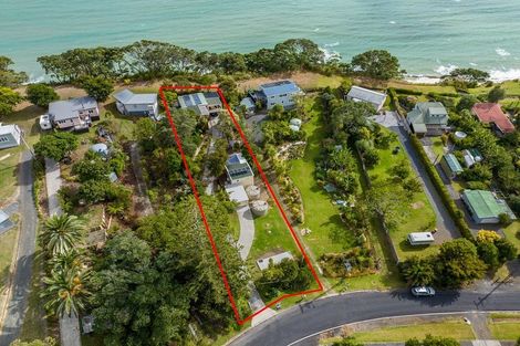 Photo of property in 71 Howard Road, Orere Point, Papakura, 2585