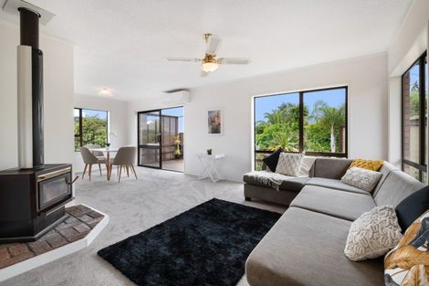 Photo of property in 5 Redmount Place, Red Hill, Papakura, 2110