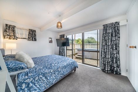 Photo of property in 1 Garth Lane, Maoribank, Upper Hutt, 5018